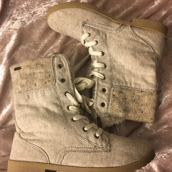 Roxy white Moro boot with fake fur inside